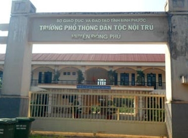 Trường Phổ thông Dân tộc nội trú huyện Đồng Phú, có hai học sinh trốn sang Campuchia bị ép tống tiền vừa được gia đình chuộc về