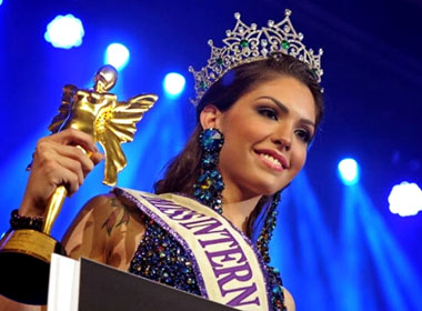 Marcela Ohio, cô gái 17 tuổi đến từ Brazil đã vượt qua nhiều ứng viên sáng giá để trở thành chủ nhân của vương miện Hoa hậu chuyển giới thế giới 2013.