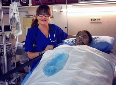 Cao Thái Sơn hồi sức sau phẫu thuật tại một bệnh viện ở Mỹ