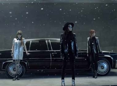 Sau khi hé lộ teaser của cả 4 thành viên CL, Minzy, Sandara và Park Bom, cuối cùng  2NE1 đã chính thức phát hành MV cho ca khúc mới
