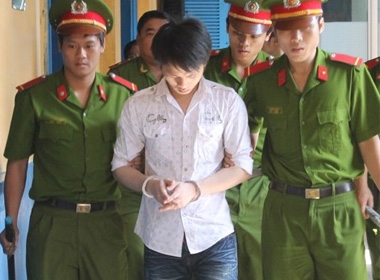 Nhìn gương mặt thư sinh hiền từ của Nguyễn Anh Tuyến, không ai nghĩ hắn là tên sát thủ lạnh lùng đến ghê sợ... 
