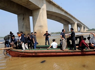 Sau nhiều ngày tìm kiếm, người nhà và các lực lượng chức năng vẫn không thể tìm thấy xác nạn nhân H.