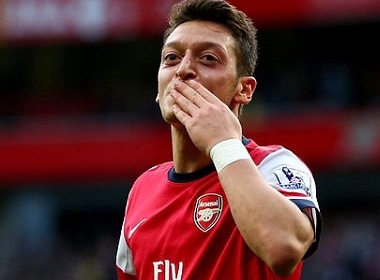 Mesut Oezil cảm thấy được tin tưởng ở Arsenal, điều mà anh không có ở Real dưới thời HLV Ancelotti