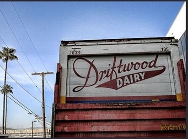 Driftwood Dairy là công ty chuyên sản xuất và phân phối các sản phẩm từ sữa tại Mỹ