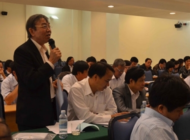 Các đại biểu thống nhất nên giao việc giảng dạy ngoại ngữ thứ 2 cho địa phương tự quyết