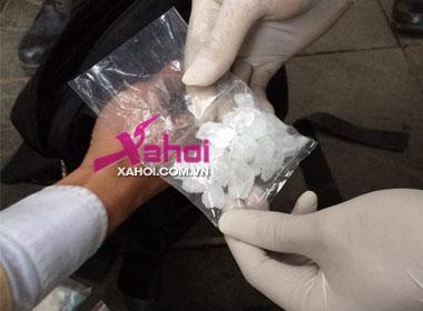 Gói nghi ma túy đá cực lớn bị thu giữ