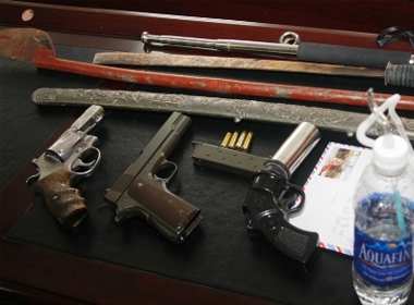 Những khẩu súng thu giữ được từ một vụ thanh toán nhau của các băng nhóm giang hồ