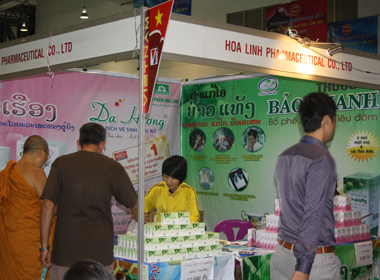 Thuốc ho Bảo Thanh tham gia Hội chợ tại Lào