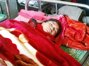 Chị Phạm Thị Thủy đanh điều trị tại Bệnh viện đa khoa huyện Hậu Lộc.