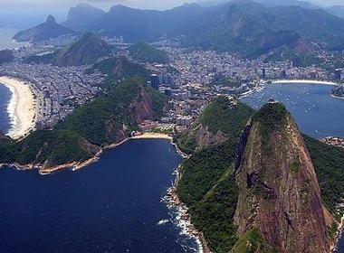 Rio de Janeiro nổi tiếng khắp thế giới với những bãi biển nên thơ.