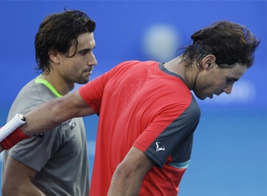 Nadal (áo đỏ) hiếm khi để thua các tay vợt đồng hương Tây Ban Nha.