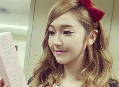 Cá tính với tóc xoăn lọn to