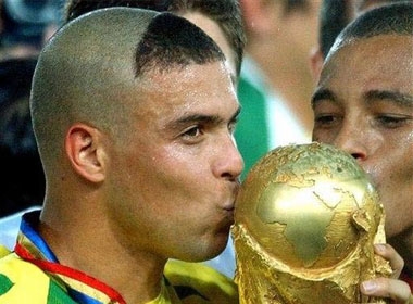 Ronaldo và chiếc cúp vàng thế giới 2002