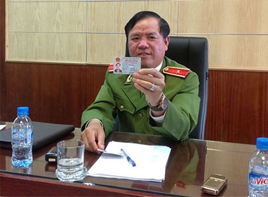 Thiếu tướng Trần Văn Vệ giới thiệu mẫu CMND 12 số sắp được triển khai cấp trên cả nước