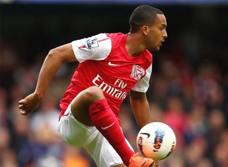 Walcott gây bất ngờ khi gia hạn hợp đồng với Arsenal