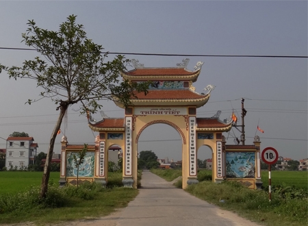 Cổng làng Trinh Tiết
