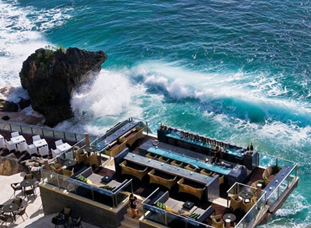 Quầy bar ở khu Resort & Spa's Rock, Bali, Indonesia