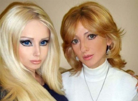 Valeria Lukyanova và mẹ