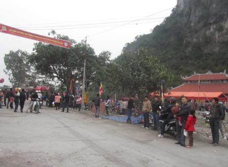 Hiện trường vụ truy sát ở khu vực lễ hội chùa Hang Lương