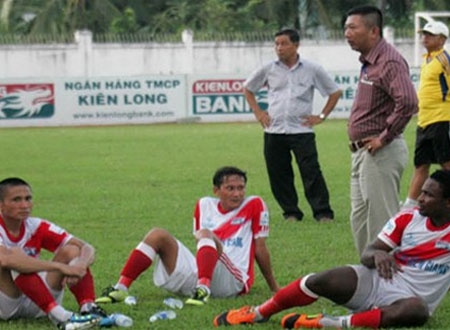 Cầu thủ K.Kiên Giang trong cơn khó khăn lương, thưởng