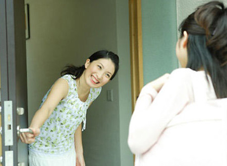 Người xông đất phải là người “tam hợp” để mang lại may mắn (Ảnh minh họa)