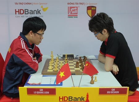 Quang Liêm thi đấu tại Giải cờ vua quốc tế HDBank Cup 2012