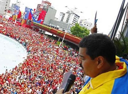 Tổng thống tạm quyền Nicolas Maduro phát biểu trước những người ủng hộ ở thủ đô Caracas hôm 11-3. Ảnh: REUTERS