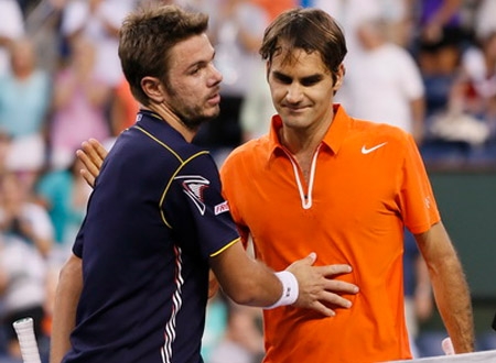 Wawrinka (trái) lại chậm bước trước đồng hương đàn anh Federer