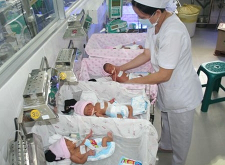 Sinh nhiều cùng lúc thường ảnh hưởng đến sức khỏe của mẹ và các bé