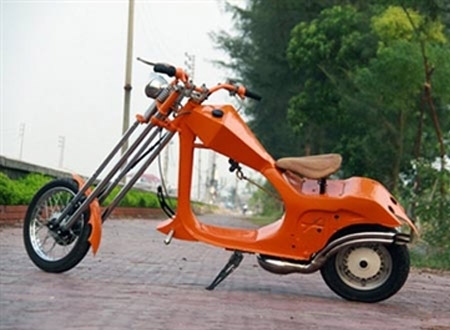 Chiếc xe là sự kết hợp của dòng chopper và Vespa cổ, hai cá tính tương phản nhau