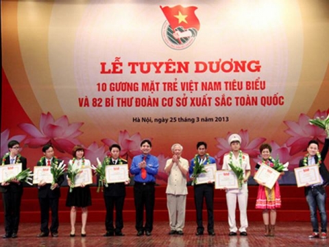 Lễ vinh danh 10 gương mặt trẻ Việt Nam tiêu biểu năm 2012.
