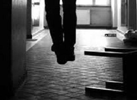 Anh N.P. treo cổ tự tử. (Ảnh minh họa)