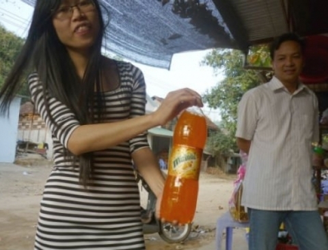 Một chai Mirinda của Pepsico nhái với giá 7.000 đồng.