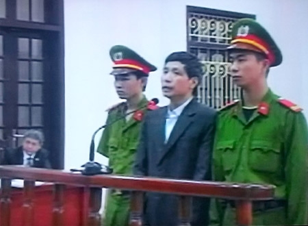 Bị cáo Nguyễn Văn Khanh bị phạt 36 tháng tù giam - Ảnh chụp qua màn hình