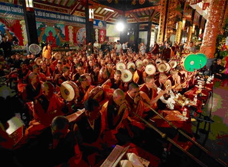 Khóa lễ cầu siêu Changwa theo truyền thống Kim Cương Thừa do Đức Pháp Vương Gyalwang Drukpa cử hành tại chùa Vĩnh Nghiêm, TP Hồ Chí Minh, 2011