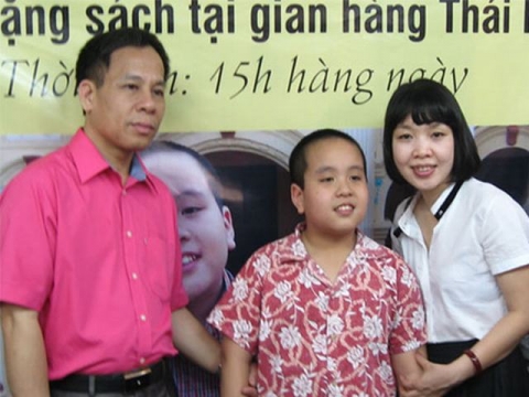 Đỗ Nhật Nam cùng mẹ.