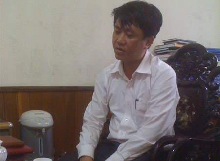 Ông Nguyễn Đức Hòa, Bí thư Thành Đoàn TP Thanh Hóa đang trao đổi với PV
