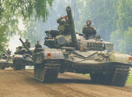 Năm 2005, Việt Nam và Ba Lan đã tiến hành đám phán về việc mua bán 150 chiếc xe tăng T-72M1 đã qua sử dụng từ nước này nhưng thương vụ đã không được ký kết