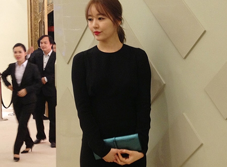 Yoon Eun Hye tại sự kiện tối ngày 25/4