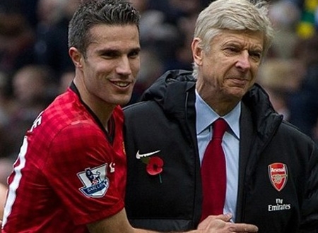 Wenger đau đớn nhìn Van Persie tỏa sáng trong màu áo Man Utd