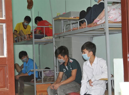 100% học sinh, giáo viên trường THPT Dân tộc nội trú tỉnh Lào Cai phải mang khẩu trang y tế để phòng ngừa lây lan cúm A H1N1