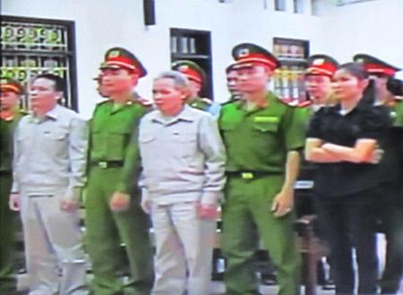 Các bị cáo tại phiên tòa