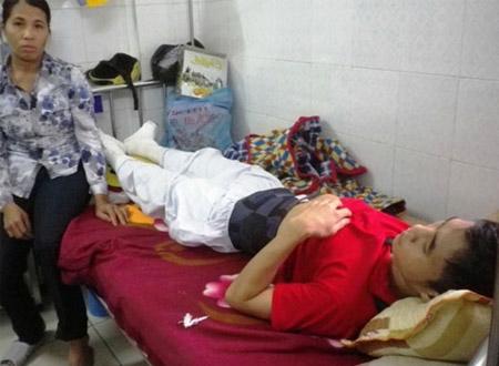 Hùng hiện đang bị liệt và được điều trị tại Bệnh viện Đa khoa Thanh Hóa