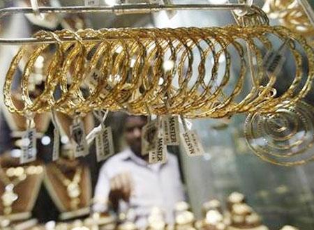 Giá vàng thế giới giảm mạnh. Ảnh: Reuters.