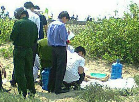 Công an khám nghiệm hiện trường vụ án