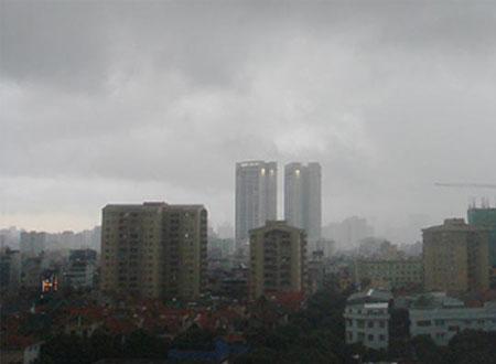 Dự báo từ chiều và đêm mai (5/4), không khí lạnh sẽ ảnh hưởng đến miền Bắc gây mưa, giông, thậm chí có tố lốc.