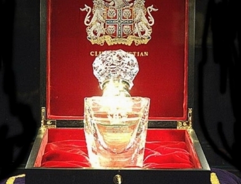 Nước hoa Clive Christian số 1, Imperial Majesty – Giá 12.721 USD/ounce.