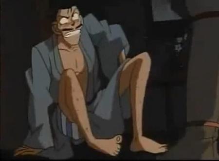 Ông Mori bị tấn công bởi một kẻ mang áo giáp sắt