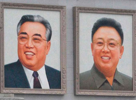 Lãnh tụ Kim Nhật Thành (trái) và cố Chủ tịch Kim Jong-il đều gắn bó với số 9. 