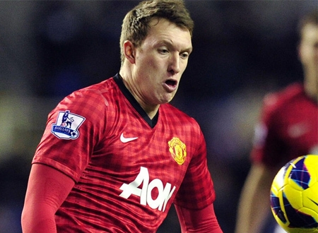 Phil Jones vẫn chưa rõ vị trí của mình